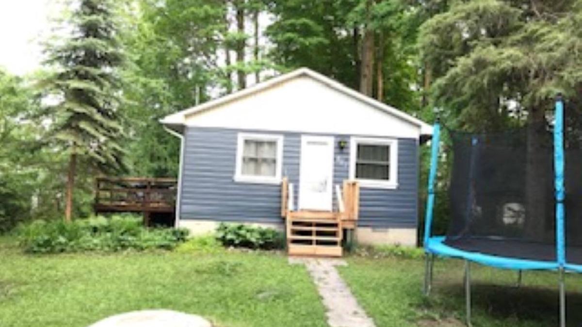 Alcona Cottage | Cozy cabin retreat steps to sandy, shallow beach