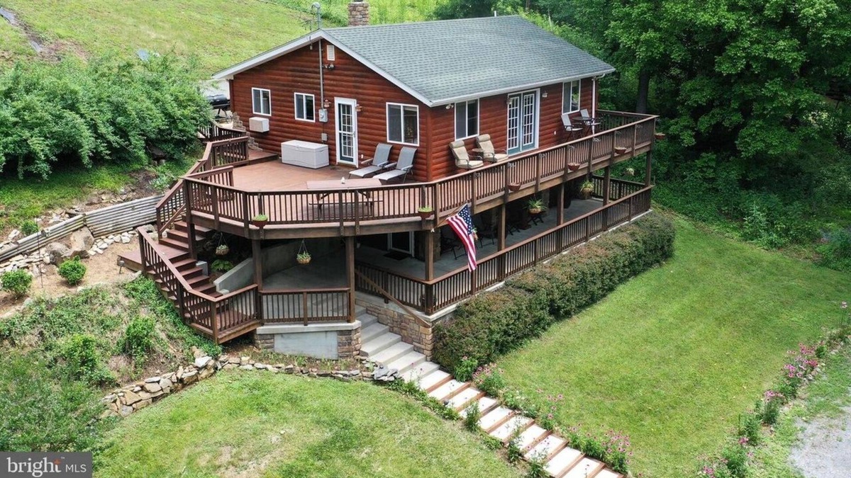Berryville House | Cozy cabin right on the Shenandoah River. Kayak and tube your way to relaxation.