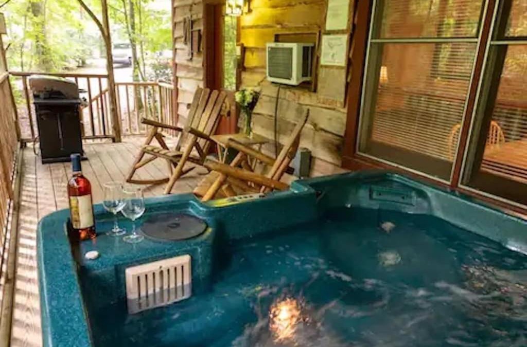 Dahlonega House | Cozy Cabin: River View with Hot Tub