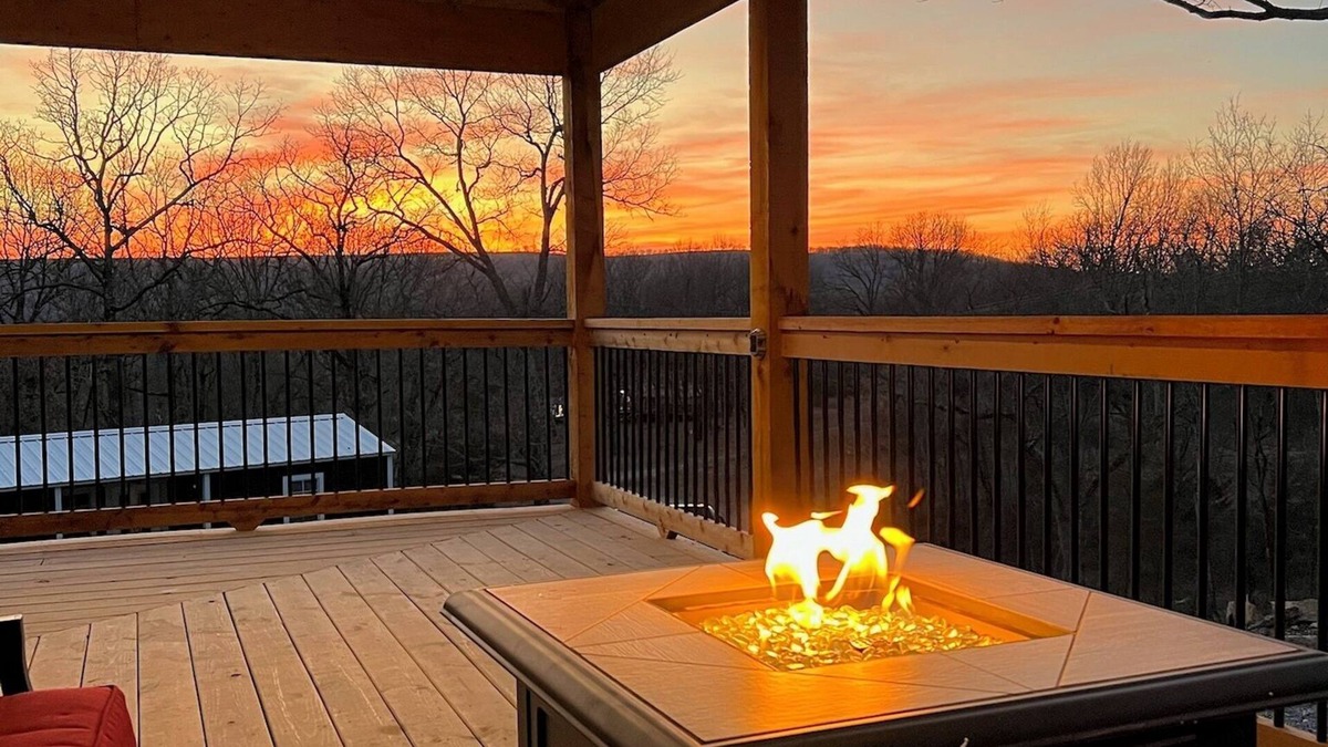 Park Hill House | Cozy cabin SLEEPS 15 on Lake Tenkiller!