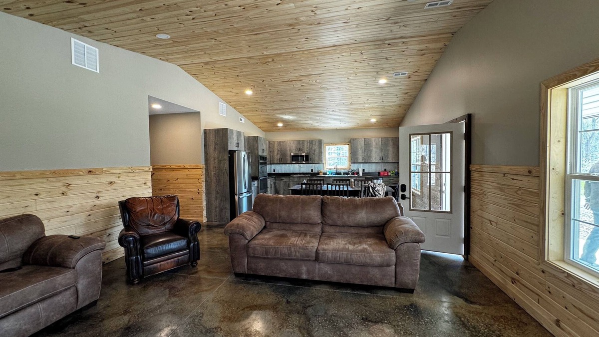 Equality Cabin | Cozy Cabin that joins Shawnee Forest and 15 minutes from Garden of Gods.