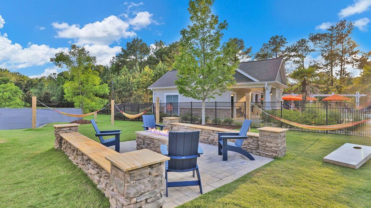Sand Ridge Apartment | Cozy cabin themed one bedroom apt fast wifi pool gated