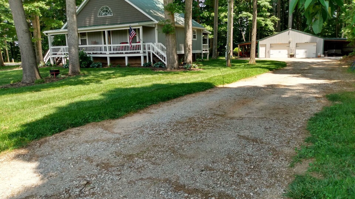 Allons House | Cozy cabin tucked in the woods less than 5 miles from Willow Grove Marina.