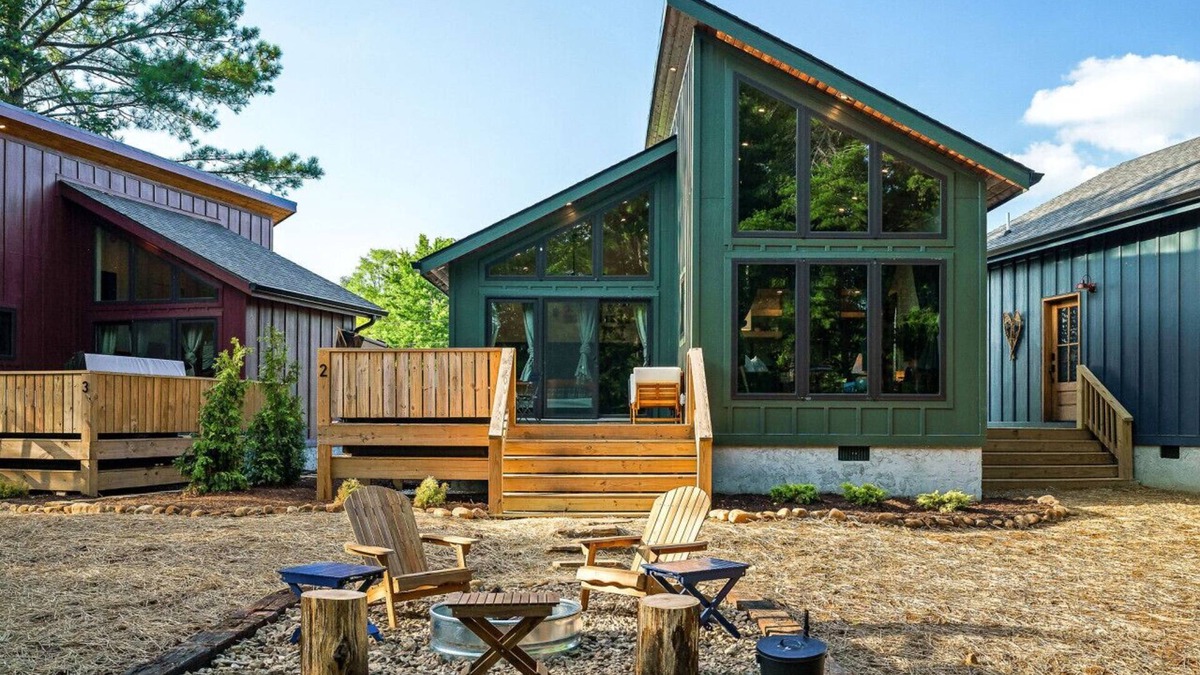Baxter Cabin | Cozy Cabin w/Hot Tub, Sauna, Pickleball & Plunge!
