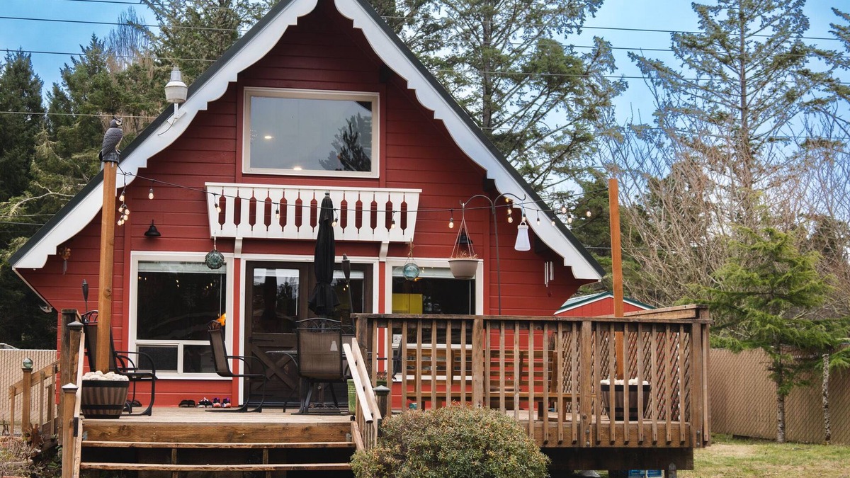 Long Beach Cabin | Cozy Cabin w/6 minute walk to the beach!
