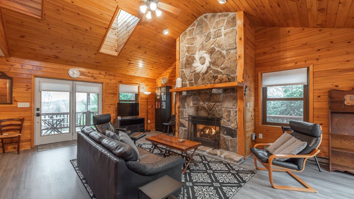 McHenry House | Cozy Cabin w/Fireplaces, Sauna & Firepit