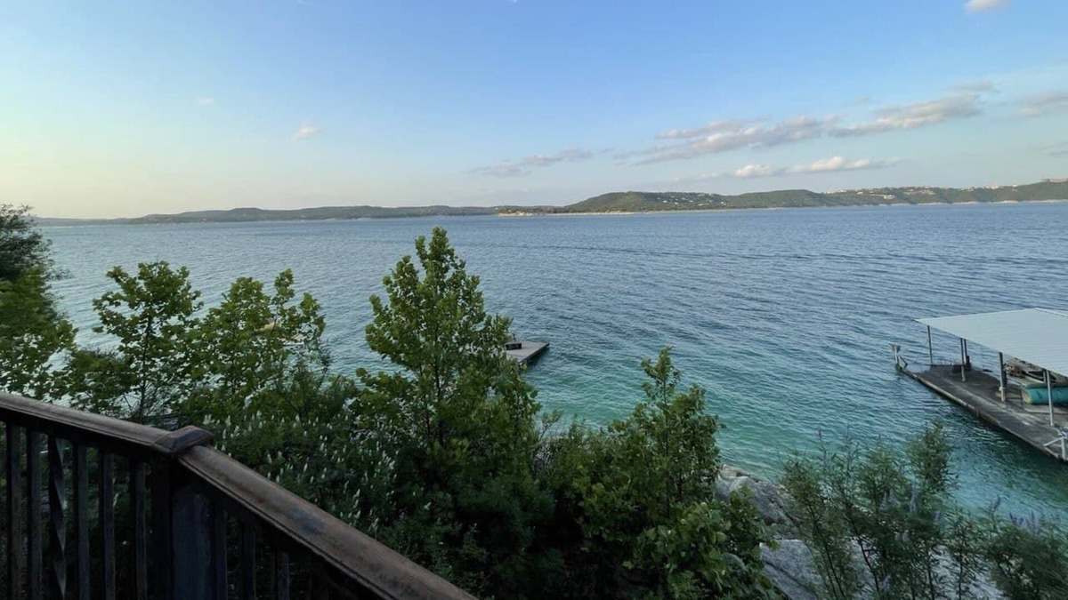 Beby's Ranch Cabin | Cozy Cabin w/ Private Water Access to Lake Travis