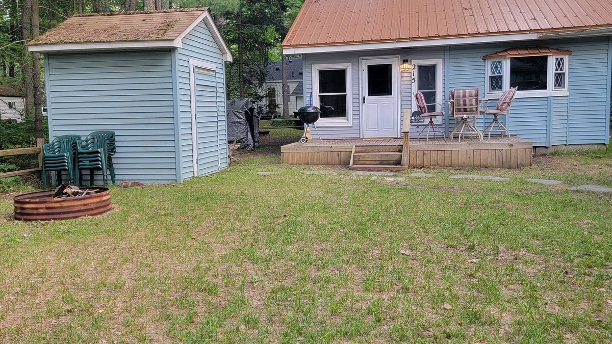 Higgins Lake Cabin | Cozy Cabin walking distance to BEAUTIFUL Higgins Lake!