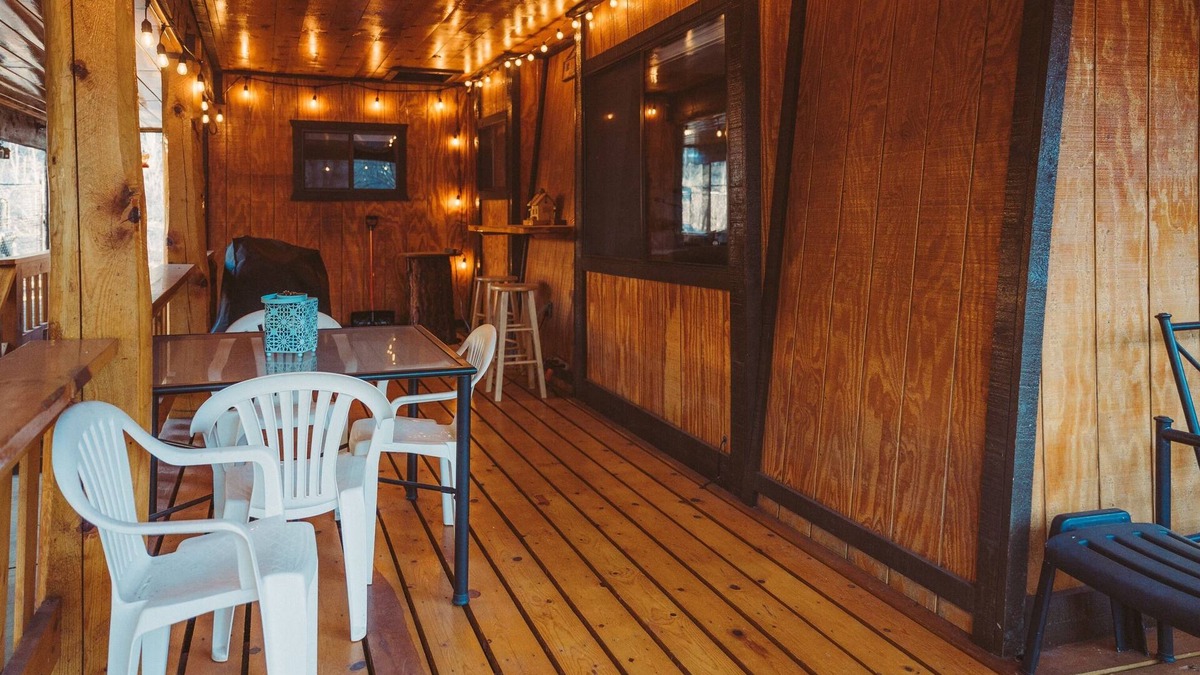 Pinetop-Lakeside Cabin | Cozy cabin with a beautiful wrap-around porch