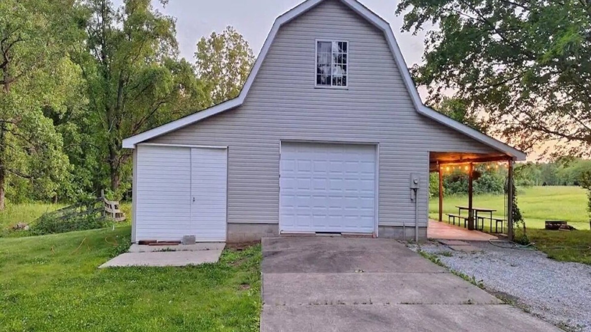 Texico Cabin | Cozy cabin with 1 bedroom and WiFi, AC in enjoyable Opdyke