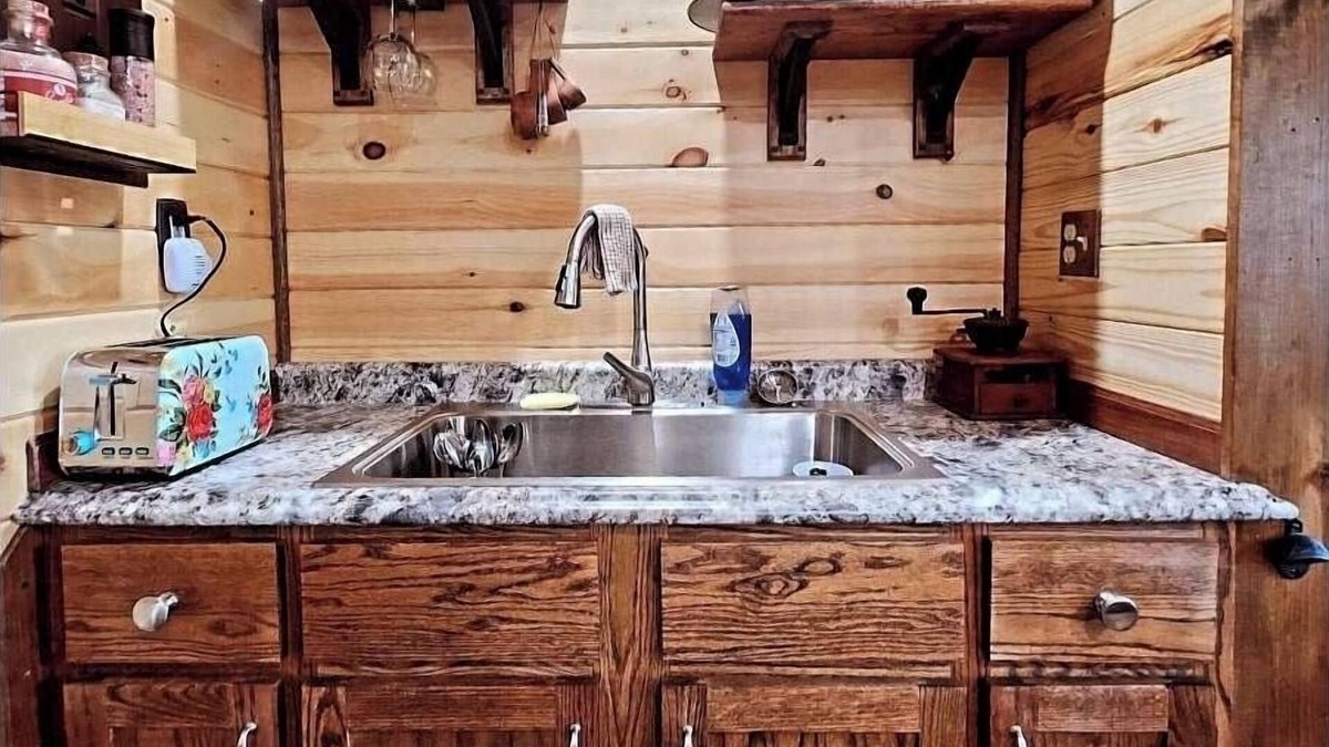 Dover Cabin | Cozy Cabin with 1 bedroom and WiFi close to Augusta & Maysville Kentucky