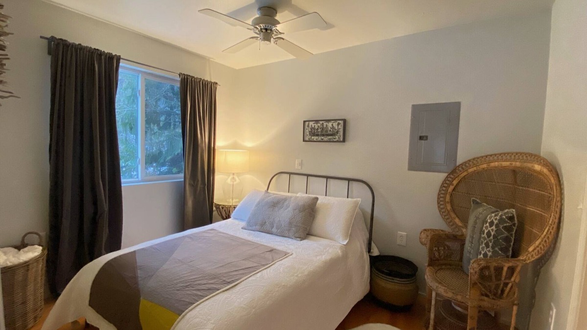 White Salmon Cabin | Cozy cabin with 1 bedroom and WiFi, AC in enjoyable White Salmon