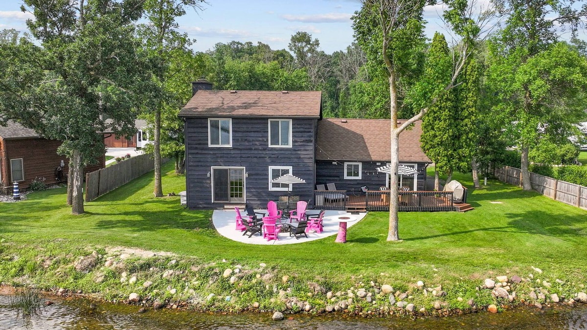 Nisswa Cabin | Cozy cabin with 100 ft of lake shore in the heart of the brainerd lakes area!