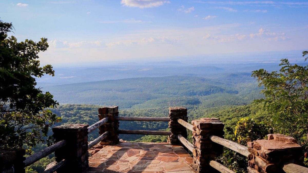 Paris Cabin | Cozy cabin with 2 beds near trails on the great Mount Magazine.n