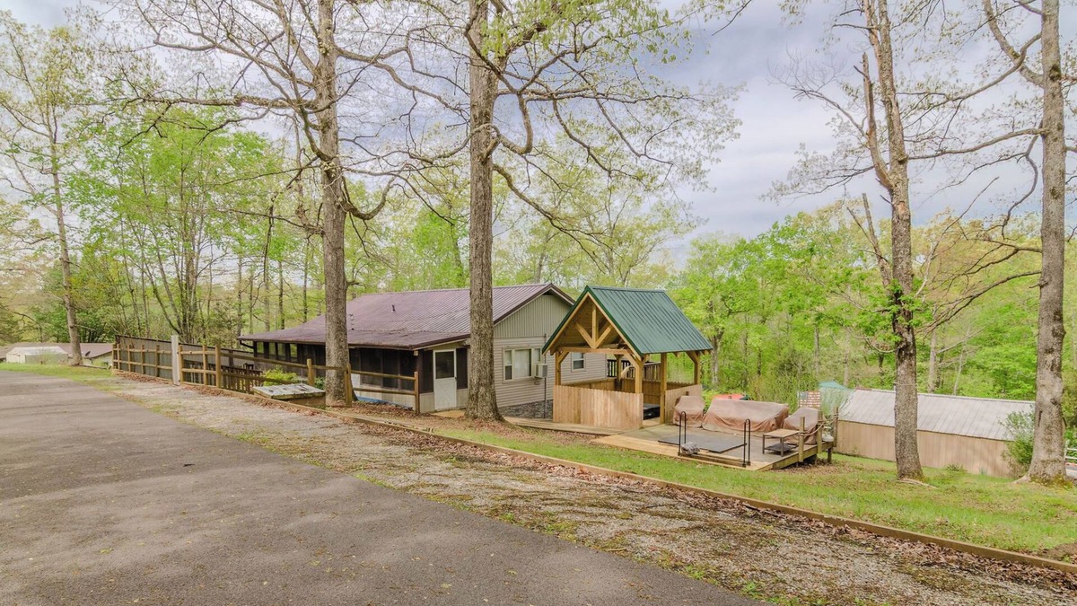 Nancy Cabin | Cozy cabin with 3 bedrooms and WiFi, peaceful Nancy