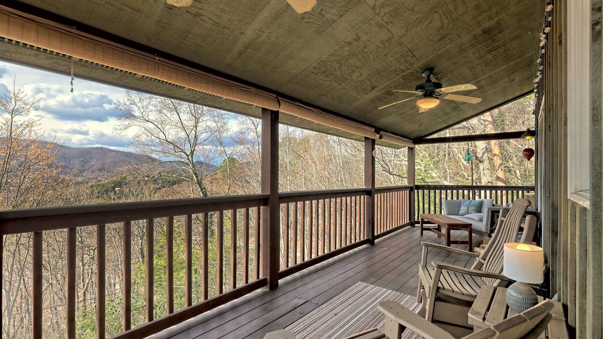 Screamer Mountain House | Cozy cabin with a view 1 mile from downtown Clayton