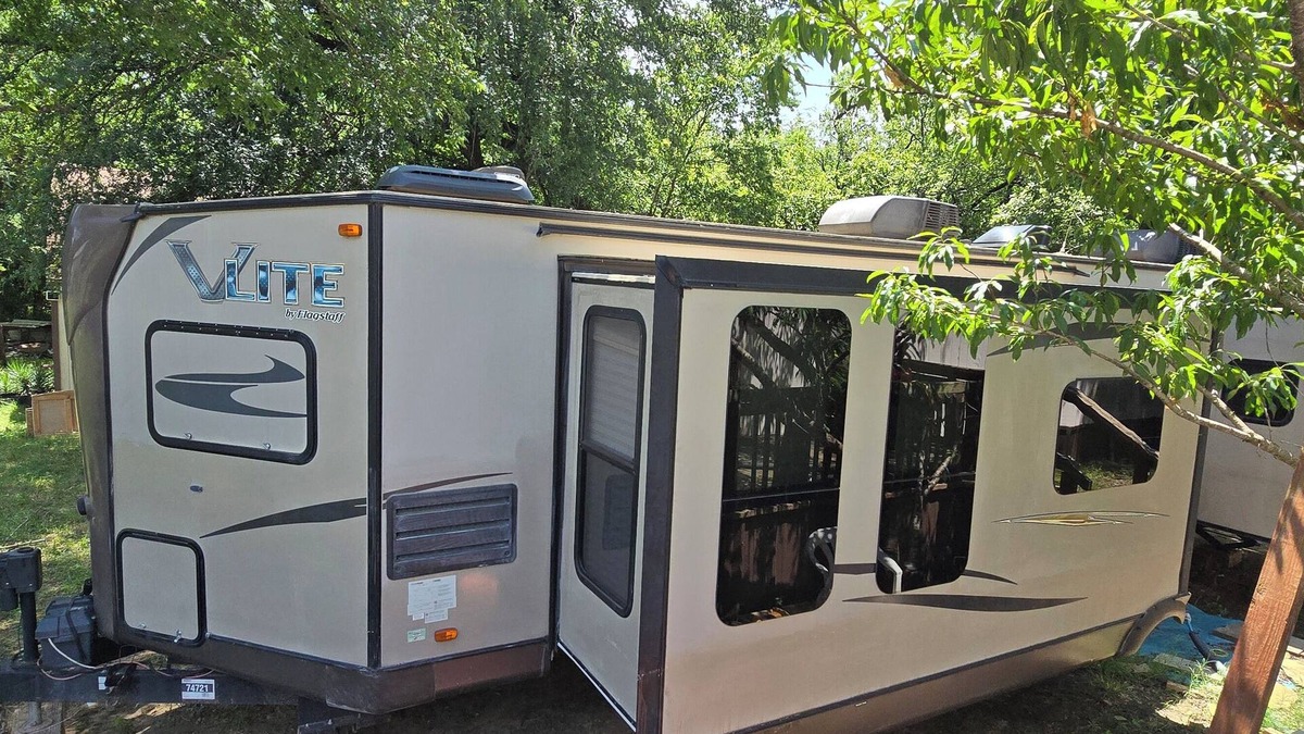 Cleburne Cabin | Cozy cabin with AC and WiFi in lovely Cleburne