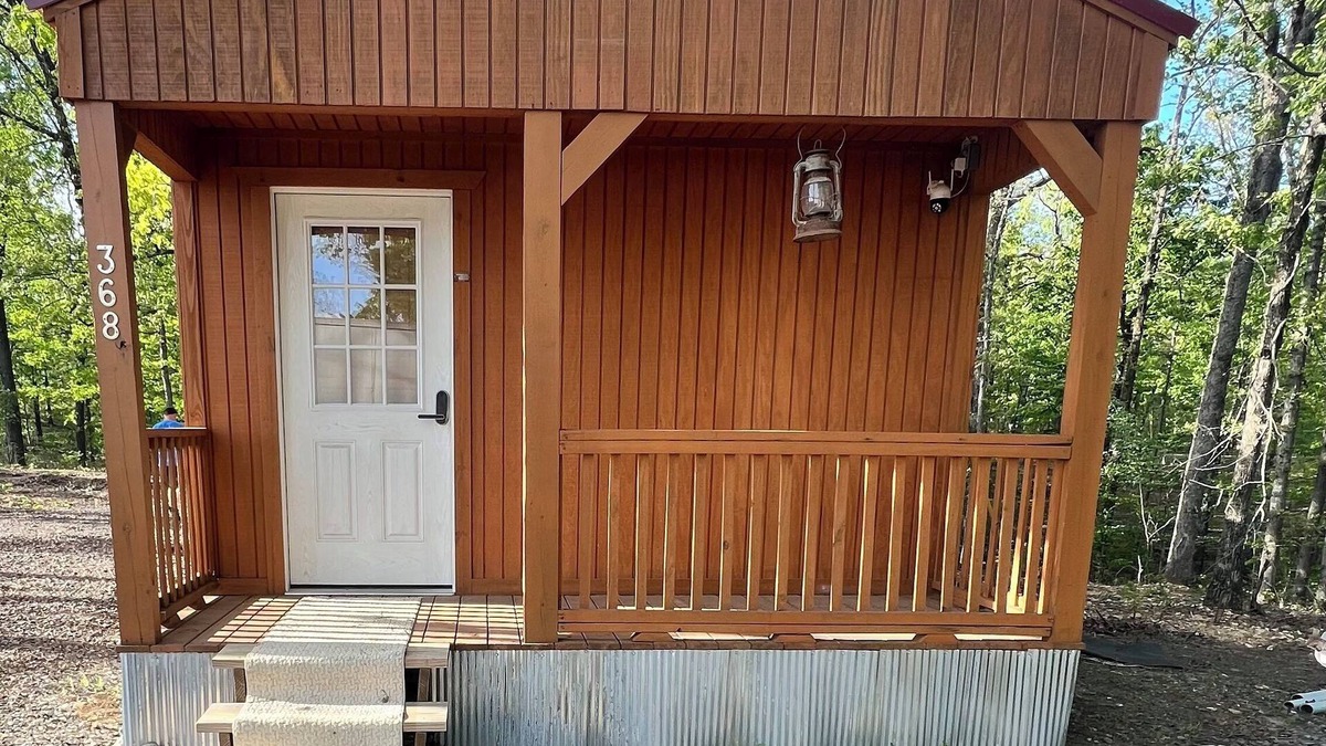 Murfreesboro Cabin | Cozy cabin with AC and WiFi in delightful Murfreesboro