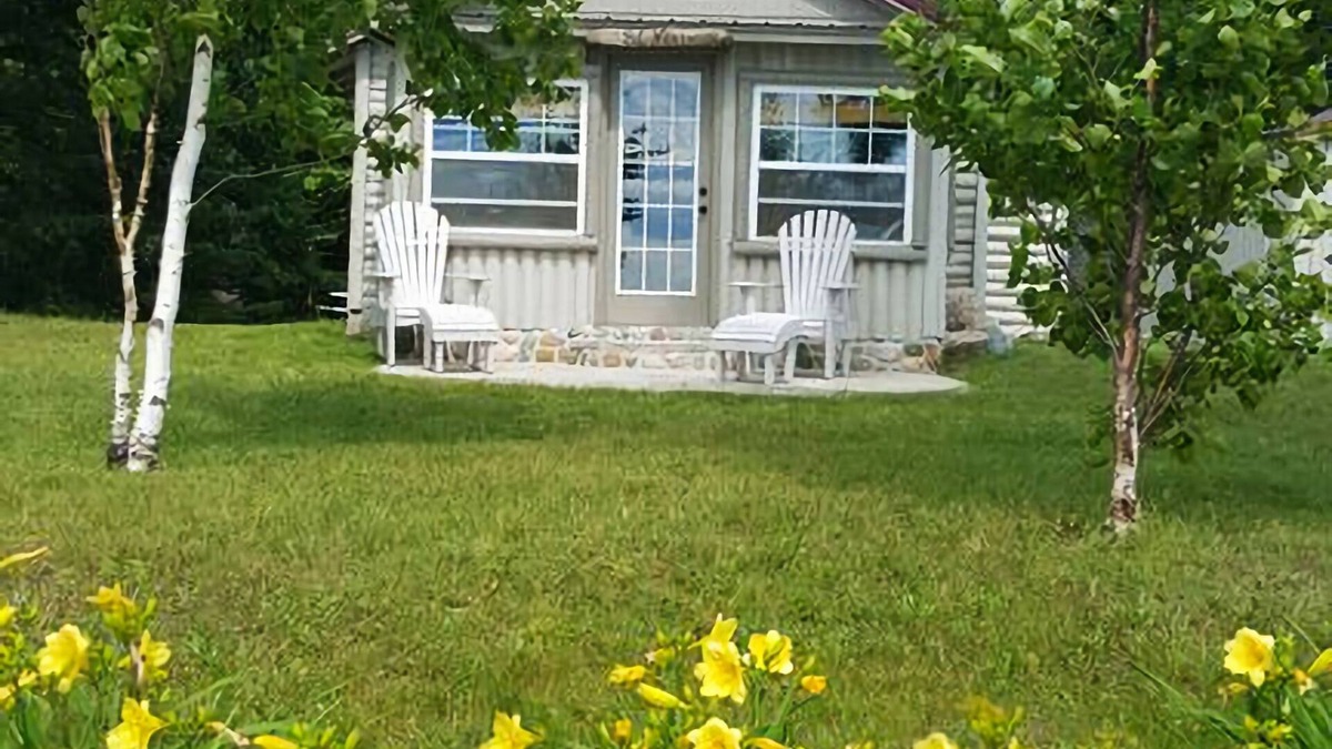 Levering Cottage | Cozy Cabin with Amazing Sunsets