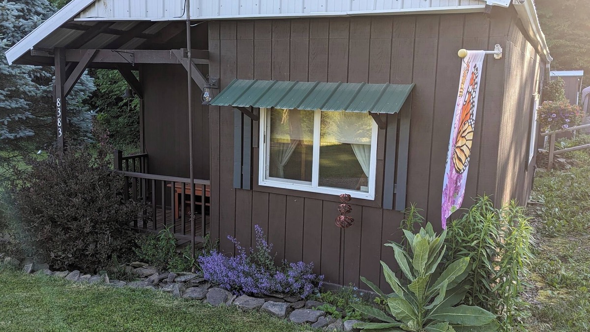 Bath Cabin | Cozy Cabin with an RV &Camper Hookup nPet Friendly nPeaceful & Relaxing