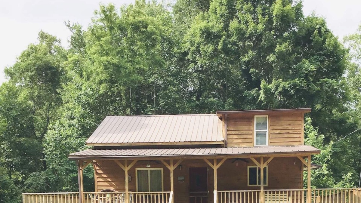 Grundy Cabin | Cozy cabin with direct access to Spearhead’s Coal Canyon trails!