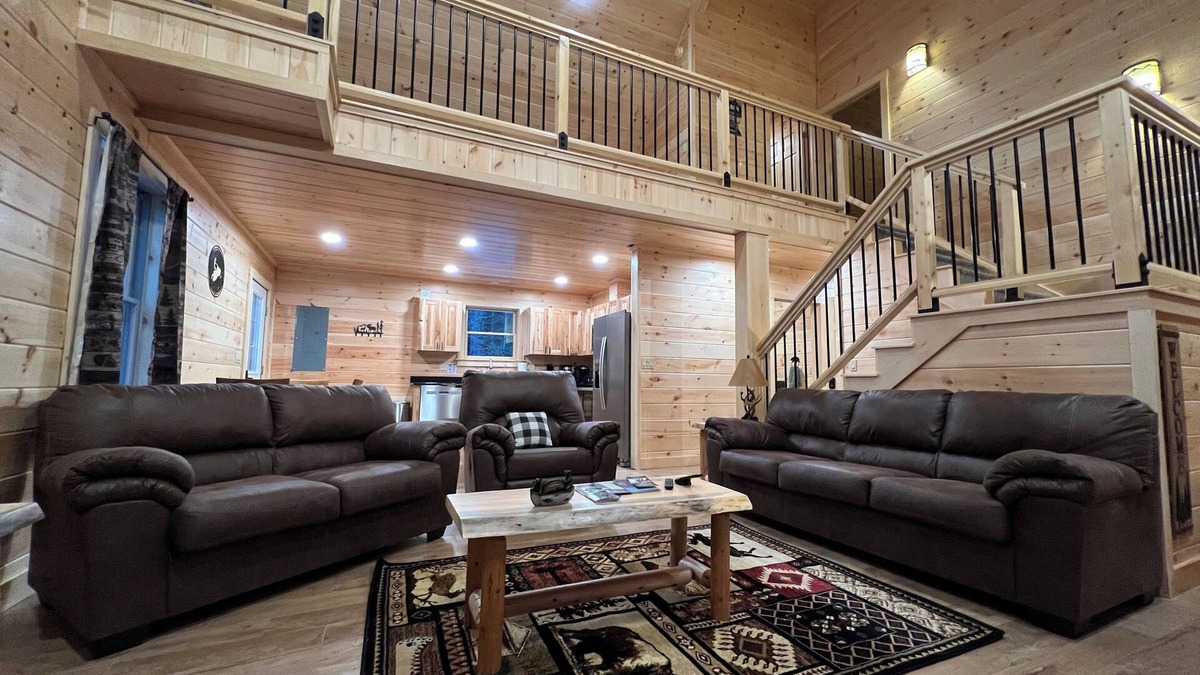 Rockwood Cabin | Cozy cabin with direct snowmobile and atv trail access!
