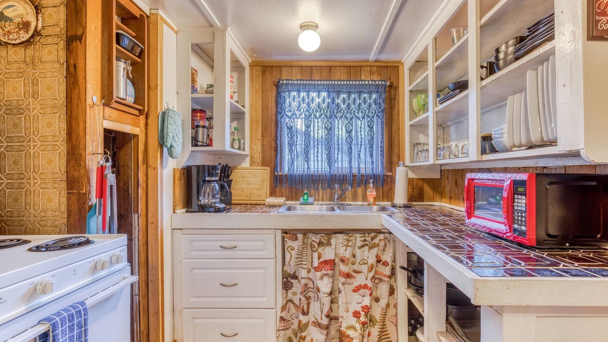 Cascade Locks House | Cozy Cabin with Entertainment & Easy Access to Gorgeous Wilderness - Dogs OK
