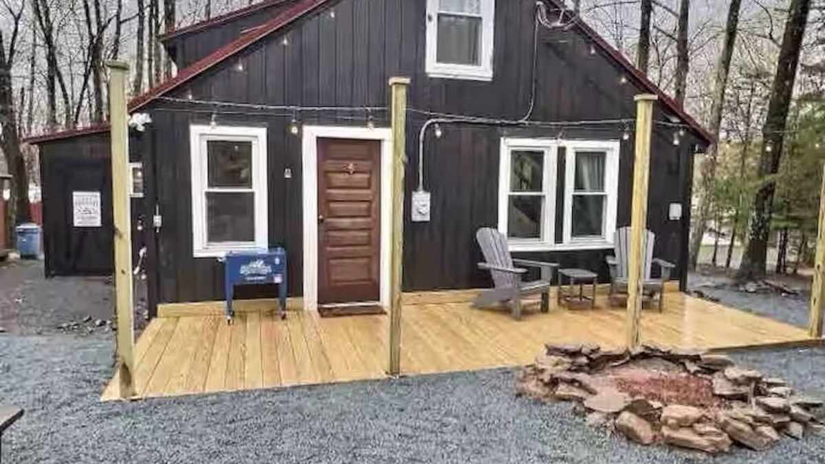 White Mills Cabin | Cozy Cabin with Fireplace, Firepit, Close to Lake