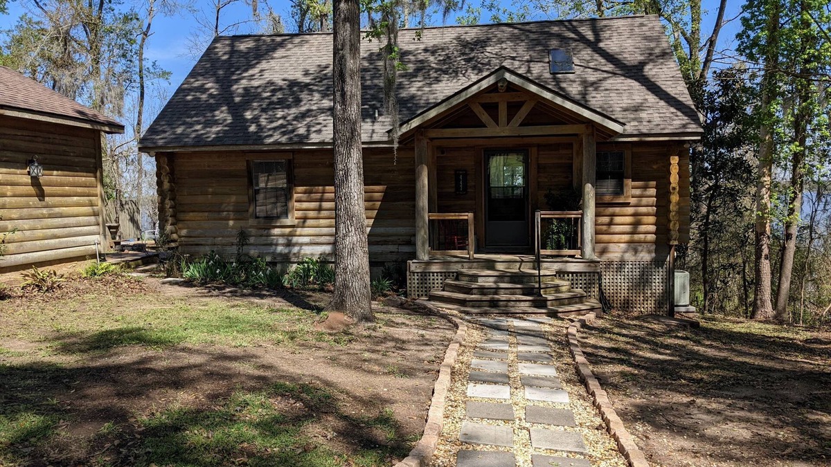 Mount Pleasant Cabin | Cozy cabin with great views overlooking Lake Seminole. (Pet friendly)