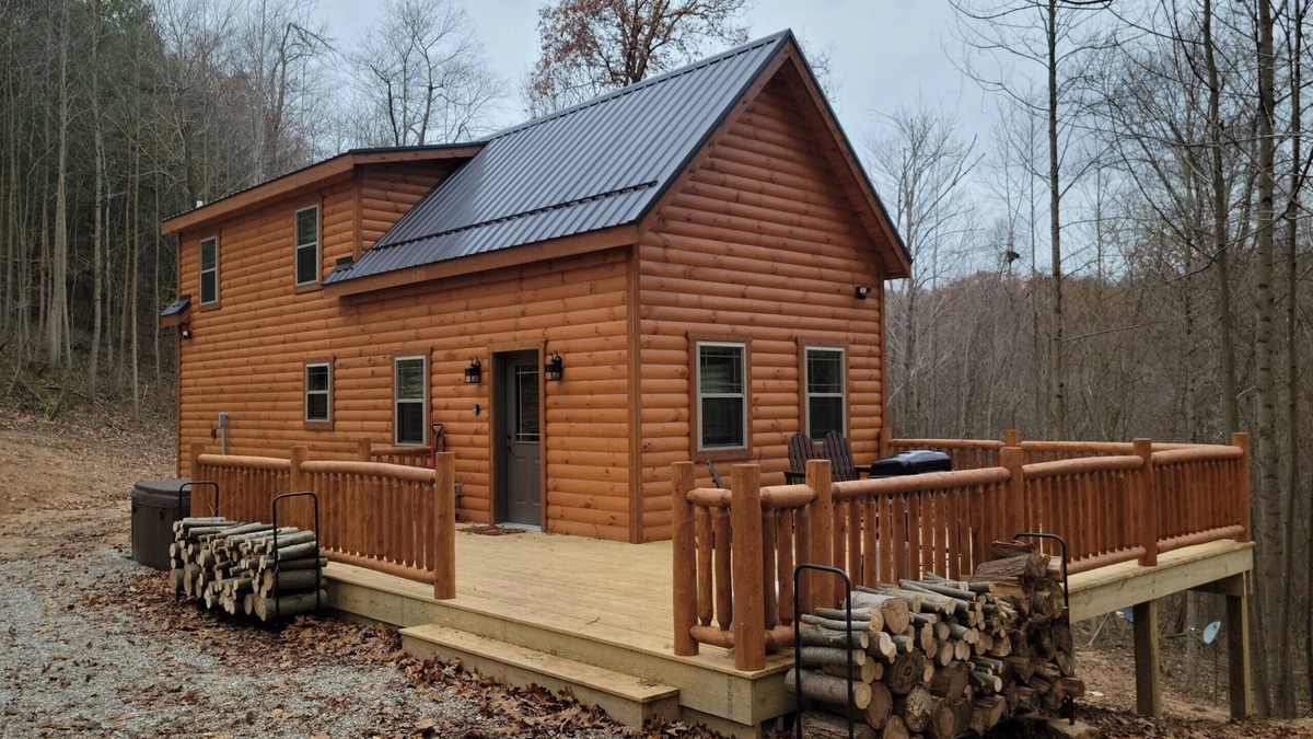 Rockbridge Cabin | Cozy cabin with hot tub and fire pit in the heart of hocking hills