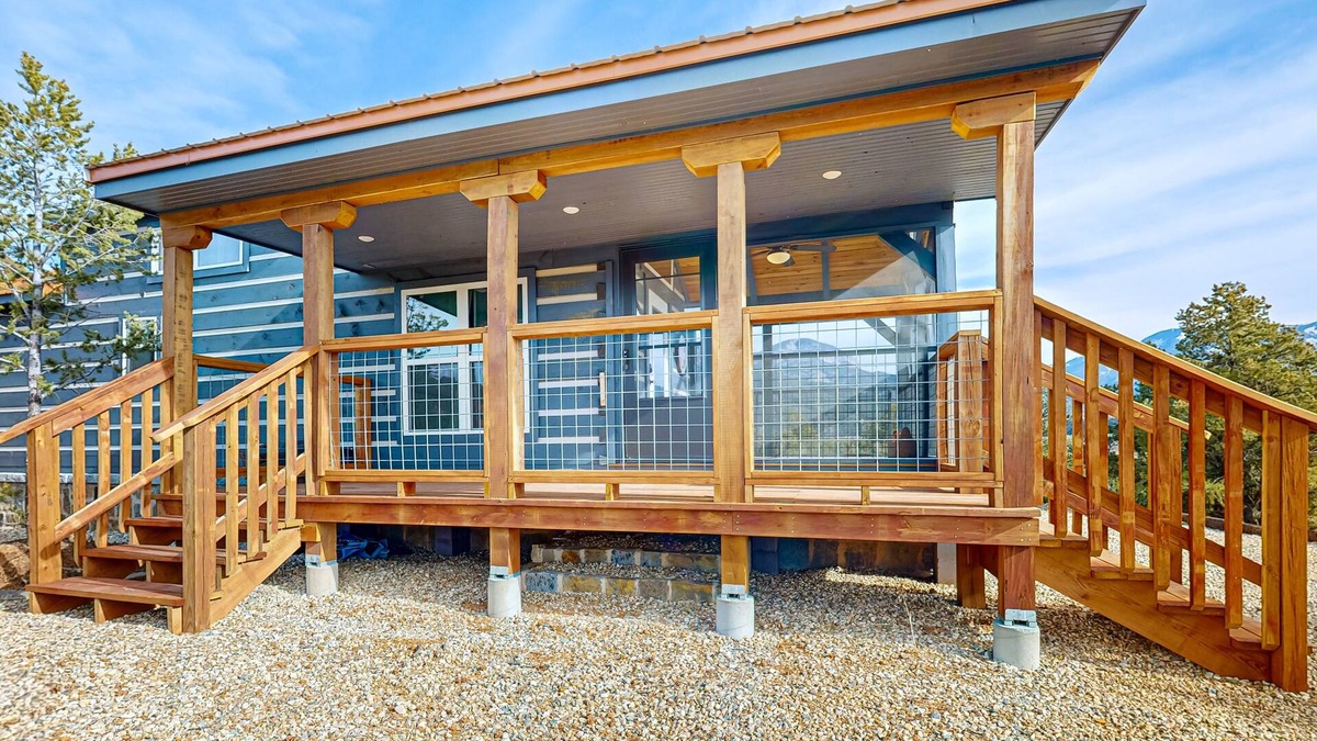 Valdez Cabin | Cozy cabin with incredible mountain & mesa views, WIFI, privacy & seclusion