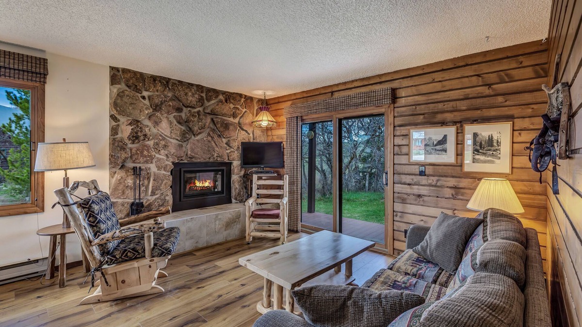 Clark Cabin | Cozy cabin with kitchen on the Elk River and pet friendly!