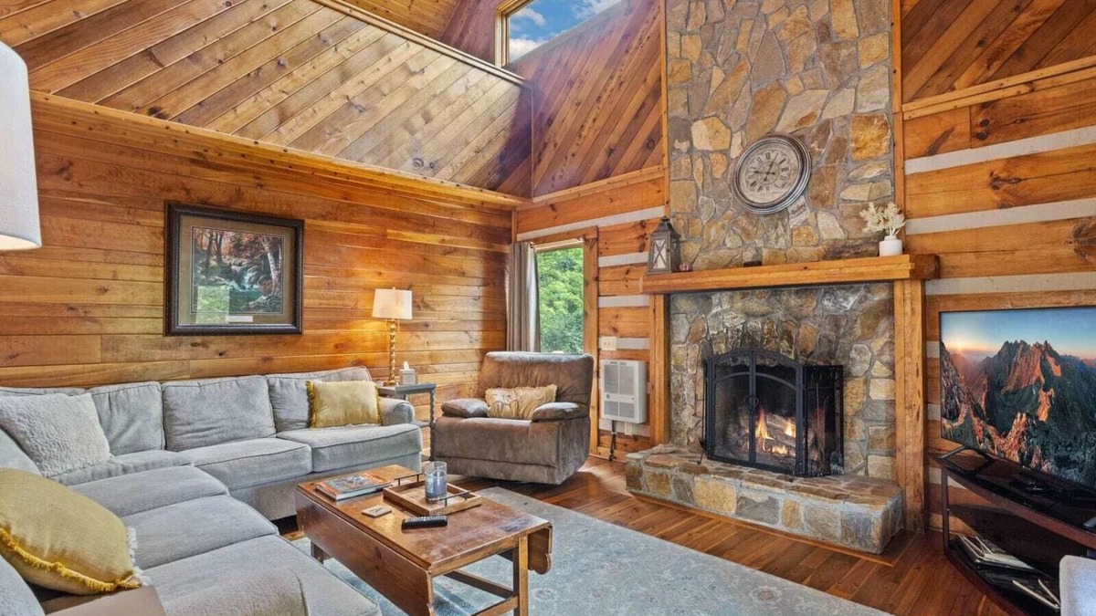 Boone Cabin | Cozy Cabin with Modern Comforts
