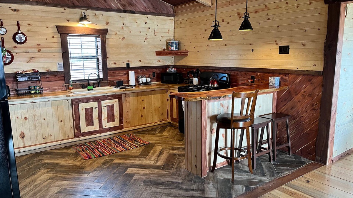 Talihina Cabin | Cozy cabin with mountain views on small family farm