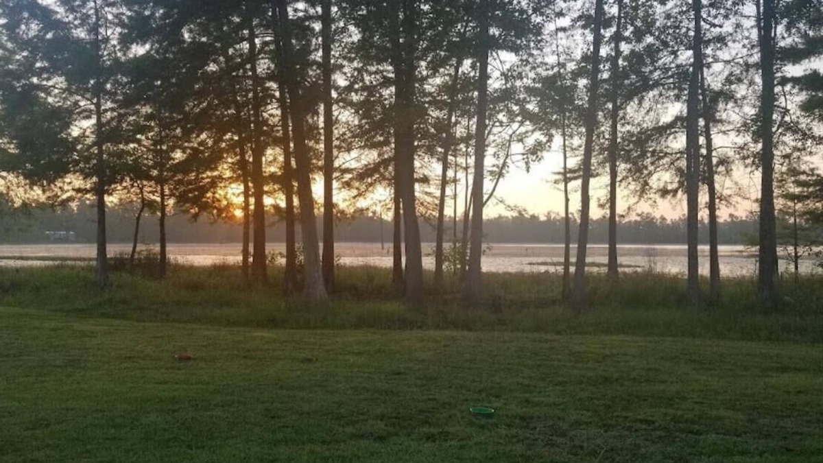 Donalsonville Cabin | Cozy Cabin with Private Lake enjoyable in Fins&Feathers RV Park Donalsonville GA