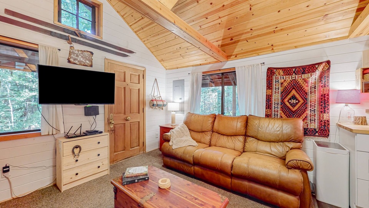 Zigzag Cabin | Cozy cabin with private hot tub, grill, & W/D - easy access to river & mountain