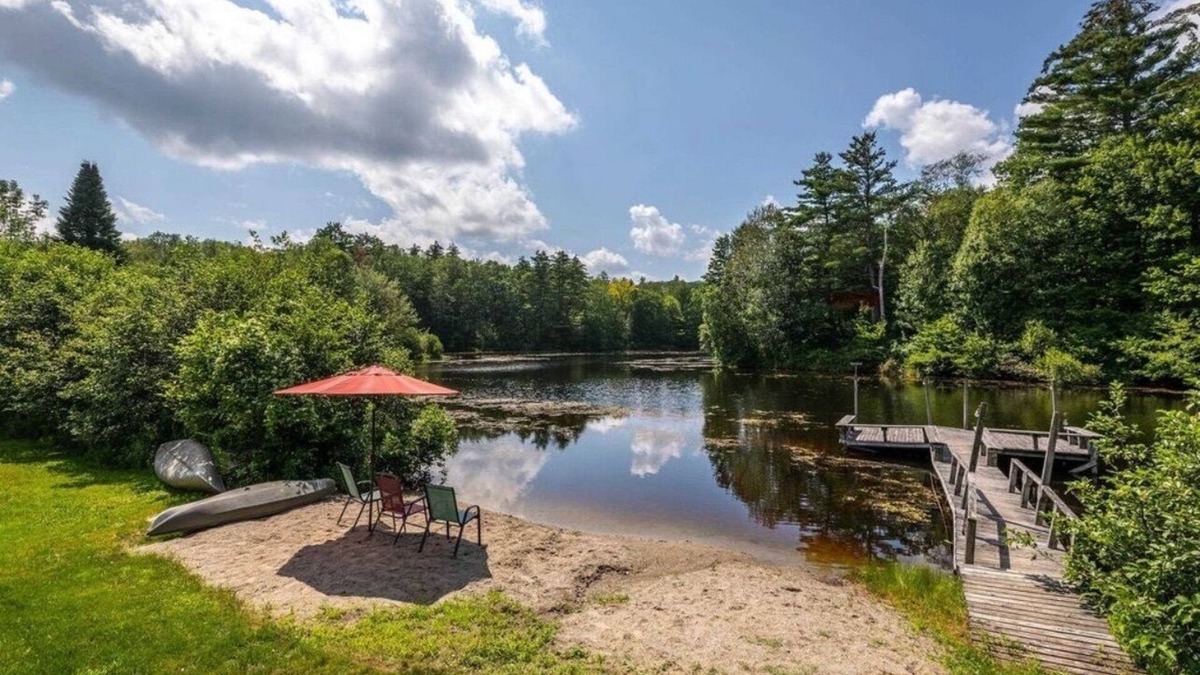 Middletown Springs Cabin | Cozy cabin with private pond near hiking, skiing, biking, fishing. Dog friendly!