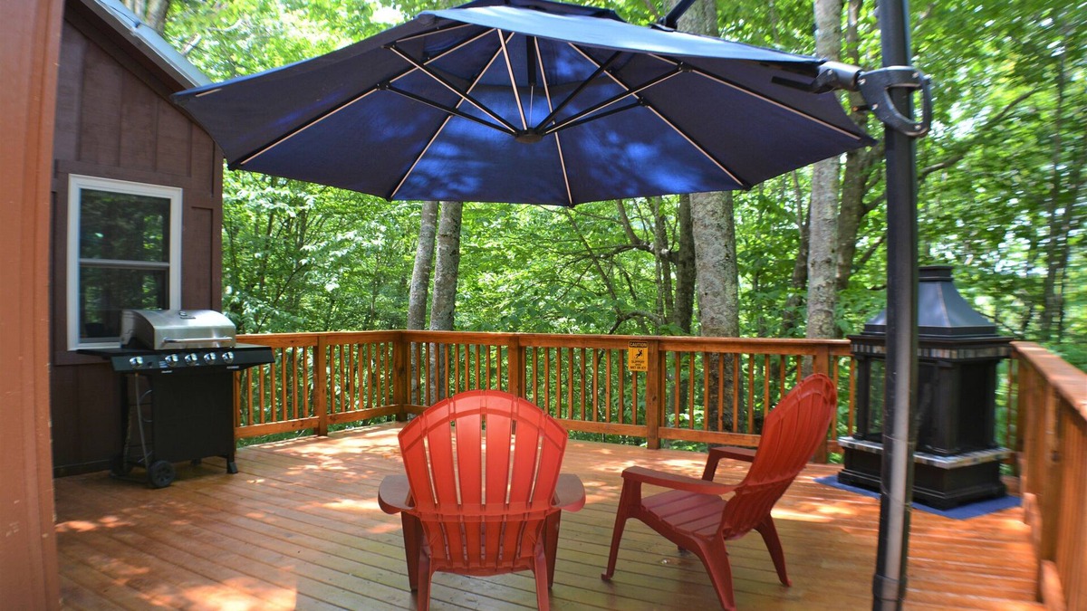 Charter Hills Cabin | Cozy cabin with boosted Wi-Fi, half a mile from Beech Ski Resort