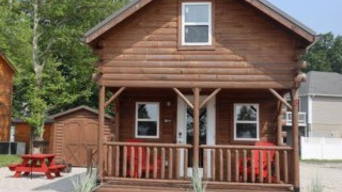 Ashtabula Cabin | Cozy cabin with views of Lake Erie and colorful sunsets!