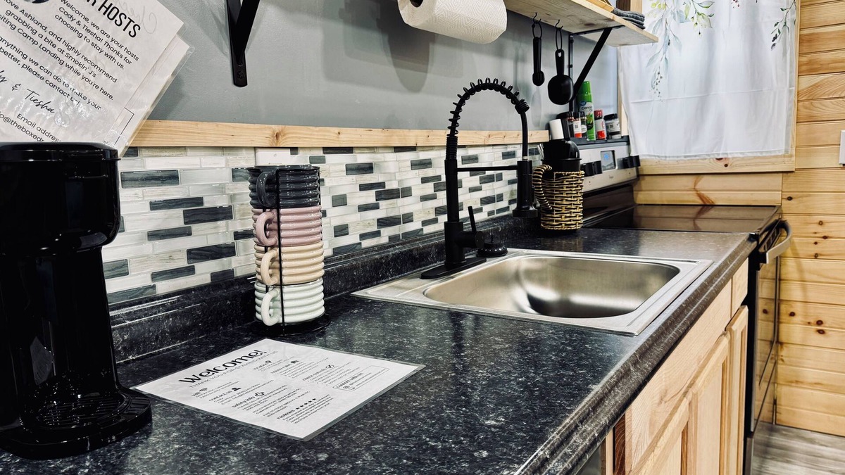 Catlettsburg Cabin | Cozy cabin with WiFi, Hot Tub, Lake View - Corn Hole, Dart Board & More