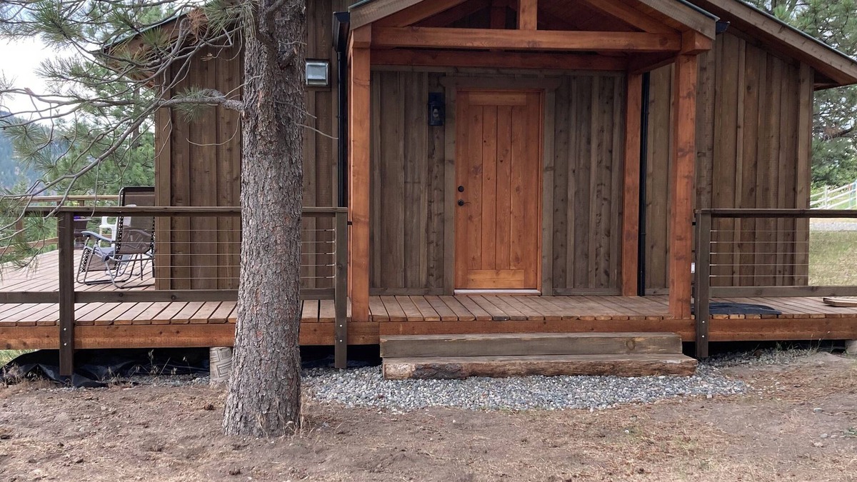 Merritt Cabin | Cozy cabin with WiFi and AC in charming Merritt