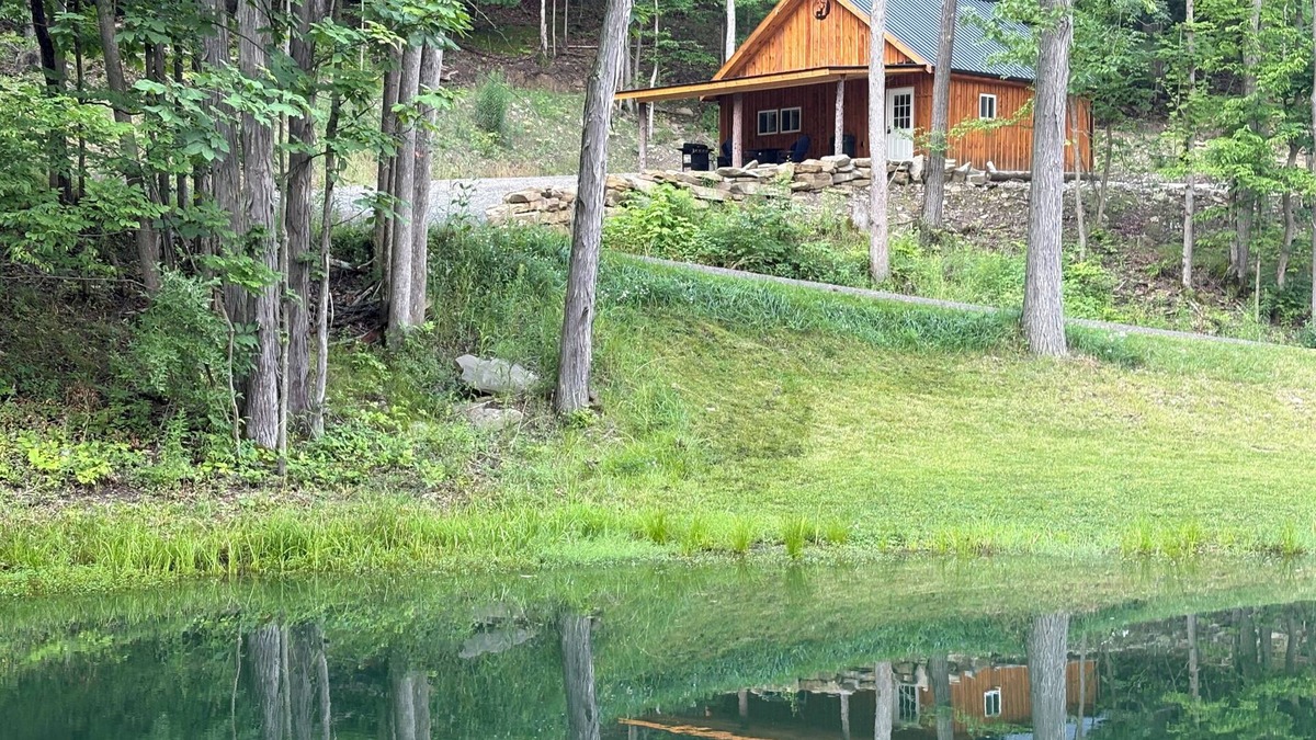 Jasper Cabin | Cozy cabin with WiFi and AC in charming Hornell. Riding distance to Tall Pines!