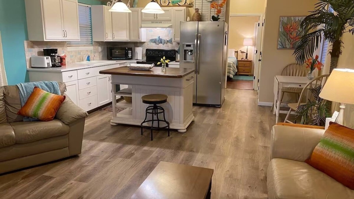 Ferris Cabin | Cozy cabin with WiFi and AC in lovely Ferris!