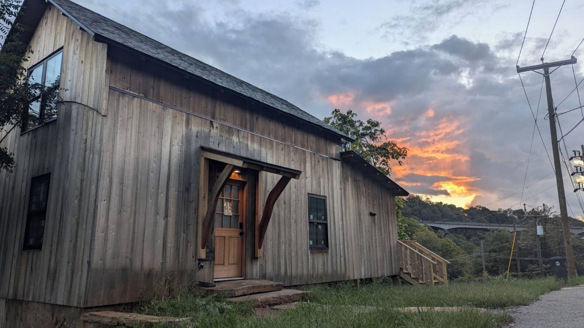 Central Business District Cabin | Cozy cabin with WiFi and AC in lovely Lynchburg