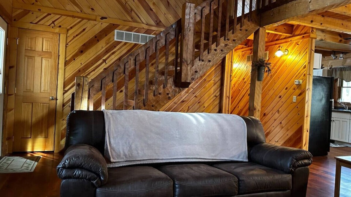 Alpine Lake Apartment | Cozy Cabin your perfect pet friendly mountain escape