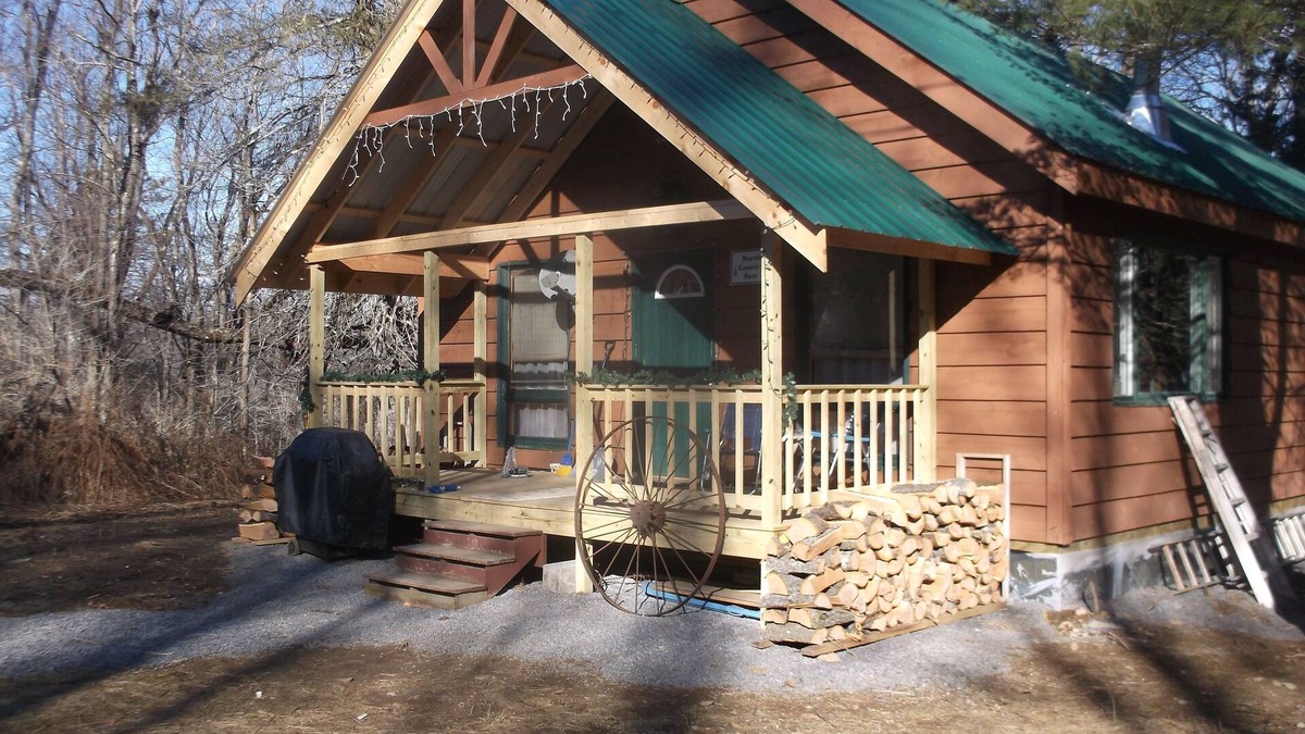 Redfield Cabin | Cozy Camp Retreat! Enjoy four wheeling, hunting, 3 miles to Redfield Reservoir.