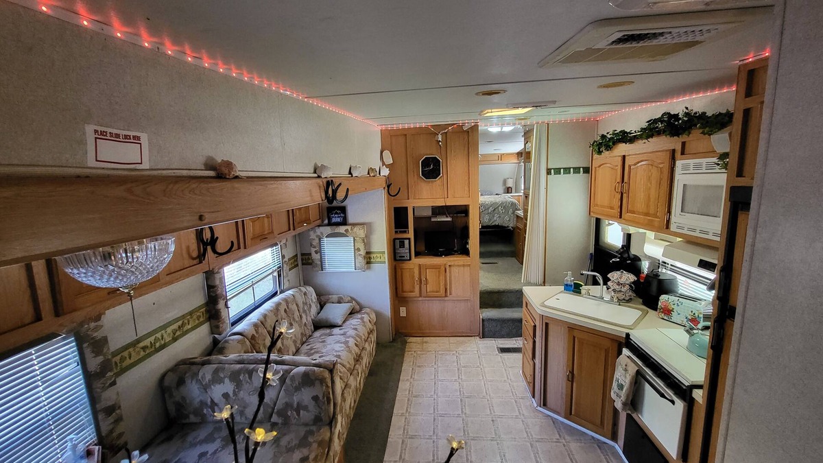 Citrus Springs House | Cozy Camper Under The Stars