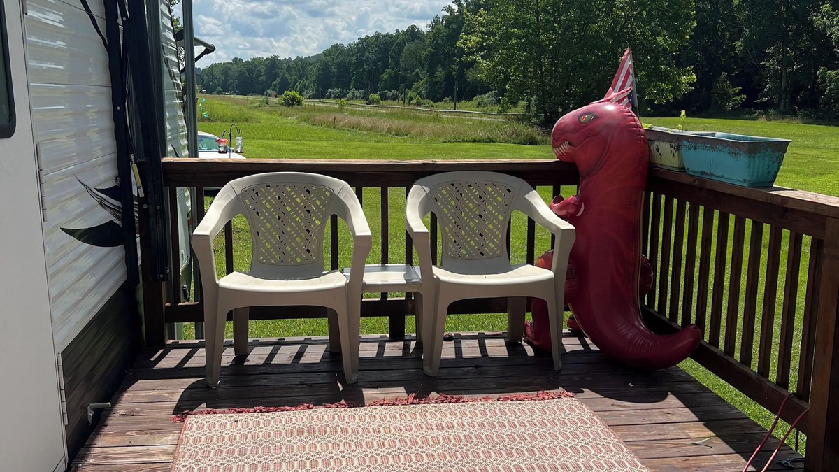 Nora RV Rental | Cozy campground in serene Coeburn with AC