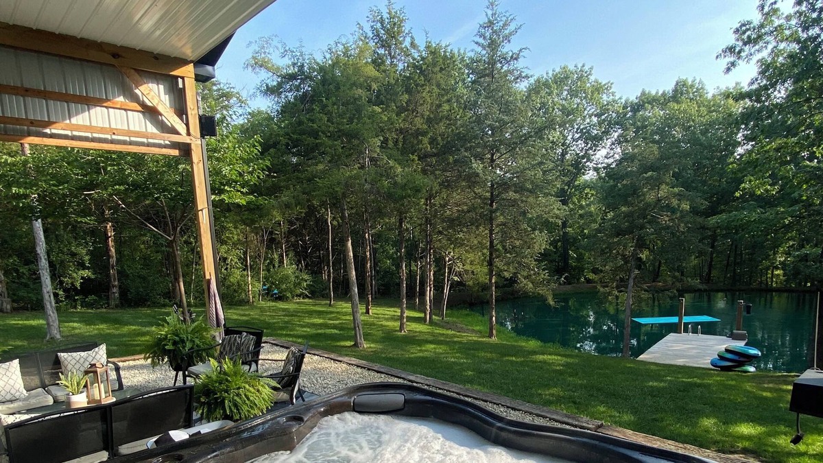 Treloar House | Cozy camping- 5th wheel camper and hot tub just minutes from great country fun!