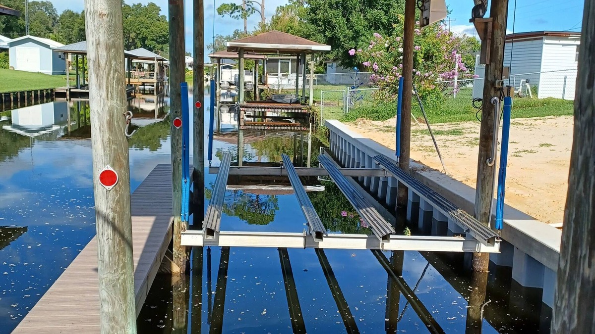 Highland House | Cozy canal front home. Minutes from Sebring International Raceway.